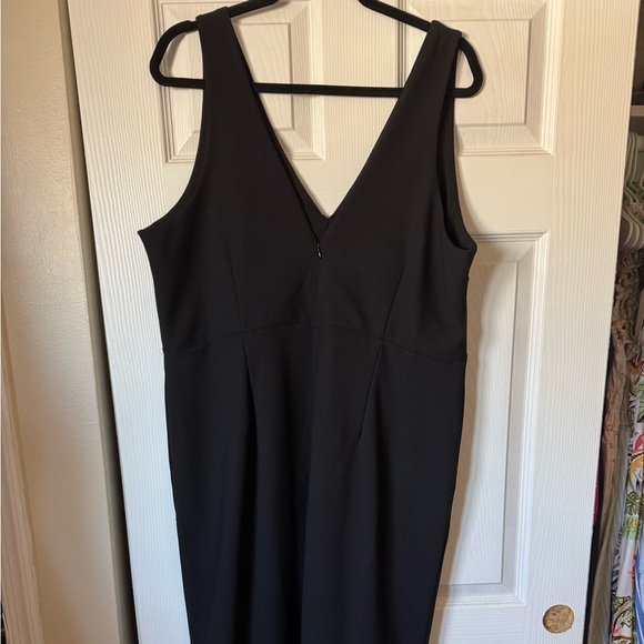 Abercrombie Black Crepe V-Neck Dress - Picture 4 of 4